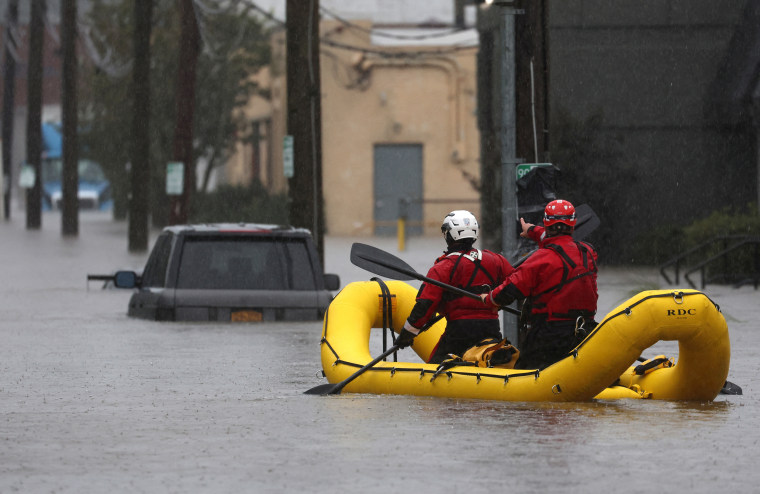 Heavy rain causes flooding in New York region