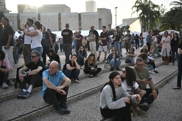 Image: Israel Awaits Hostage Return On First Day Of Truce With Hamas